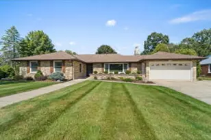 N87W15786 Belleview Blvd, Menomonee Falls, WI 53051 - Photo 1