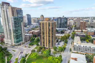 929 N Astor St, Milwaukee, WI 53202 - Photo 1