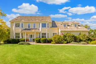 11425 N Carriage Ct, Mequon, WI 53092 - Photo 1