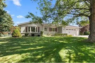 214  Crestview Dr, Fredonia, WI 53021 - Photo 1