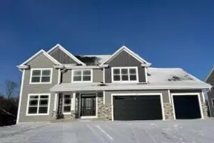 935 Kohlwey Dr, Grafton, WI 53024 - Photo 1