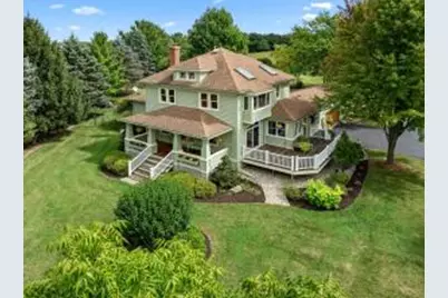 427 N Maple Ln, Racine, WI 53105 - Photo 1