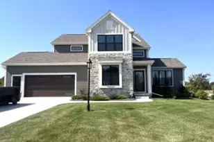 W151N11999 Mistletoe Rd, Germantown, WI 53022 - Photo 1