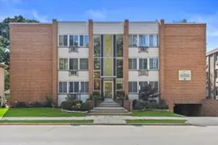 825 E Henry Clay St, Whitefish Bay, WI 53217 - Photo 1