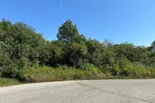 W167N4926 Russell Ct, Menomonee Falls, WI 53051 - Photo 1