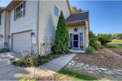 688  Summer Creek Rd, Oconomowoc, WI 53066 - Photo 1