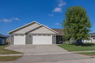 1123 Huntington St, Holmen, WI 54636 - Photo 1