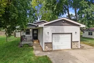 34828 Parkway Dr, Summit, WI 53066 - Photo 1