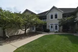 W398N6066 Autumn Woods Dr, Oconomowoc, WI 53066 - Photo 1