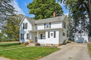 423 W Linden Dr, Jefferson, WI 53549 - Photo 1