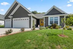 401 Chapel Hill Dr, Johnson Creek, WI 53038 - Photo 1