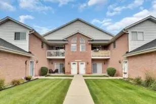 W241N2573 E Parkway Meadow Cir, Pewaukee, WI 53072 - Photo 1