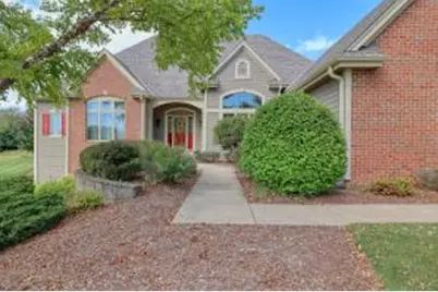 W282N4343  Somerset Ln, Delafield, WI 53072 - Photo 1