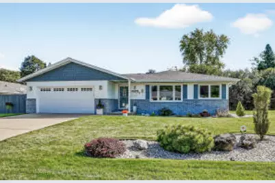 286  Hazel Ln, Hartland, WI 53029 - Photo 1