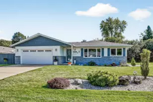 286 Hazel Ln, Hartland, WI 53029 - Photo 1