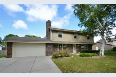 802 S Comanche Ln, Waukesha, WI 53188 - Photo 1