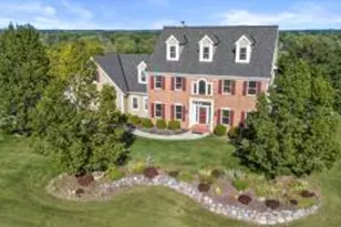 337 River Bluff Cir, Oconomowoc, WI 53066 - Photo 1