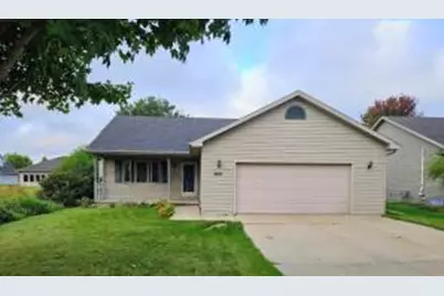 2621  Maple Grove Dr, Neenah, WI 54956 - Photo 1