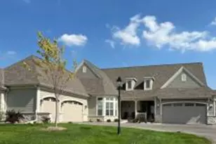 1527 Sandhill Blvd, Hartland, WI 53029 - Photo 1