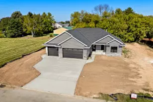 7232 Ridgeway Ln, Manitowoc, WI 54220 - Photo 1