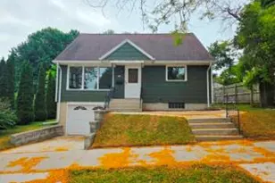 913 Broadway Ave, Sheboygan, WI 53081 - Photo 1