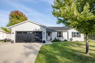 284 Crestview Ln, Lake Mills, WI 53551 - Photo 1