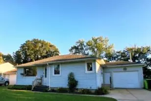 215 E Lincoln Ave, Hartford, WI 53027 - Photo 1