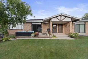 W54N114 McKinley Ct, Cedarburg, WI 53012 - Photo 1