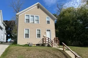 922 Broadway Ave, Sheboygan, WI 53081 - Photo 1