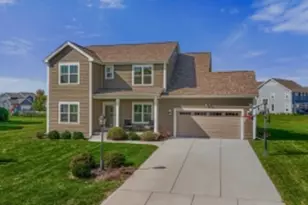 W136N6291 Hummingbird Wy, Menomonee Falls, WI 53051 - Photo 1