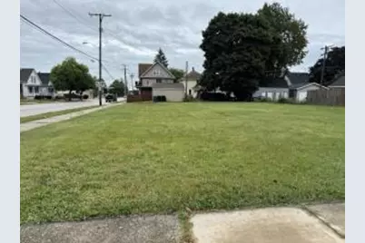 905  Hayes Ave, Racine, WI 53405 - Photo 1