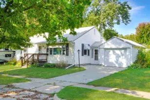 208 S Circle Dr, Viroqua, WI 54665 - Photo 1