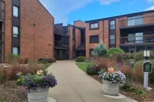 6100 W Stone Hedge Dr, Greenfield, WI 53220 - Photo 1