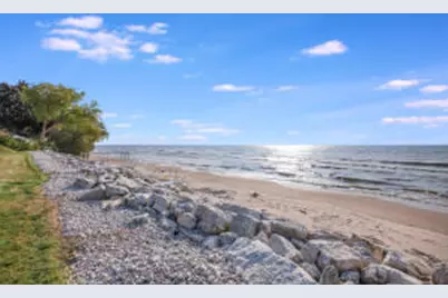 743  Memorial Dr, Manitowoc, WI 54220 - Photo 1