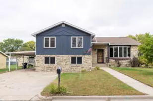 645 12th Ave, Onalaska, WI 54650 - Photo 1