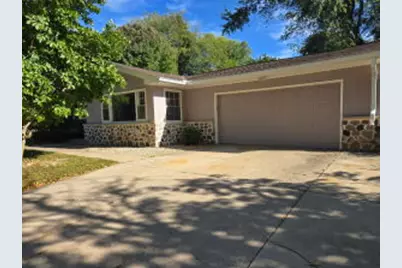 917 E Roberta Ave, Waukesha, WI 53186 - Photo 1