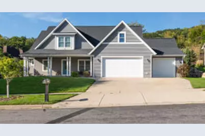 923  Aspen Valley Dr, Onalaska, WI 54650 - Photo 1