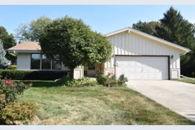 7626 S 73rd St, Franklin, WI 53132 - Photo 1