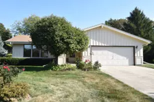 7626 S 73rd St, Franklin, WI 53132 - Photo 1