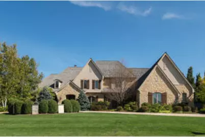 902 N Bluespruce Cir, Hartland, WI 53029 - Photo 1