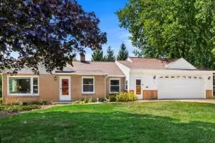 227 Park Crest Dr, Thiensville, WI 53092 - Photo 1