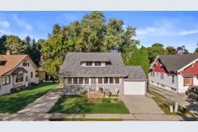 914 W Wisconsin Ave, Oconomowoc, WI 53066 - Photo 1