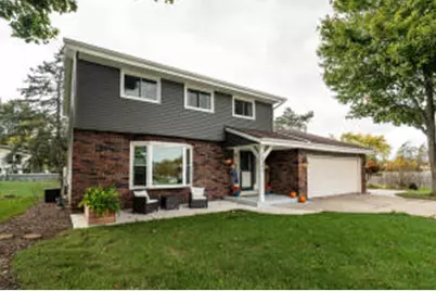 10543  Beacon Hill Ct, Franklin, WI 53132 - Photo 1