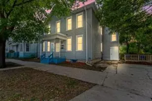 433 E Lloyd St, Milwaukee, WI 53212 - Photo 1