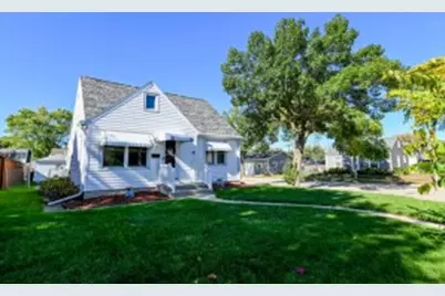 1105 S 113th St, West Allis, WI 53214 - Photo 1