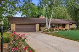 N62W15926 Skyline Dr, Menomonee Falls, WI 53051 - Photo 1