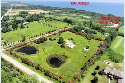 585  High Bluff Dr, Grafton, WI 53024 - Photo 1