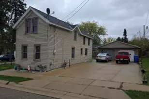 915 Cleveland St, Watertown, WI 53098 - Photo 1