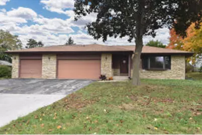 704  Thackeray Trl, Oconomowoc, WI 53066 - Photo 1