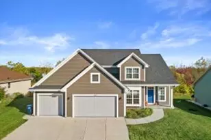 425 Chapel Hill Dr, Johnson Creek, WI 53038 - Photo 1